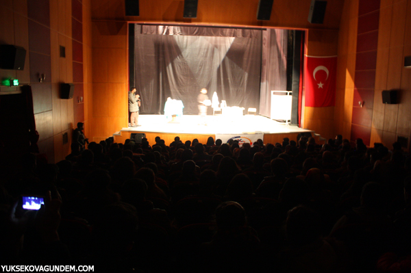 Tiyatro Gösterimine Yoğun ilgi 3