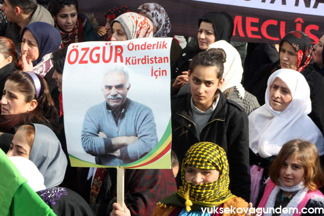 Yüksekova'da 15 Şubat Komplosu Yapılan Yürüyüşle Kınandı 11
