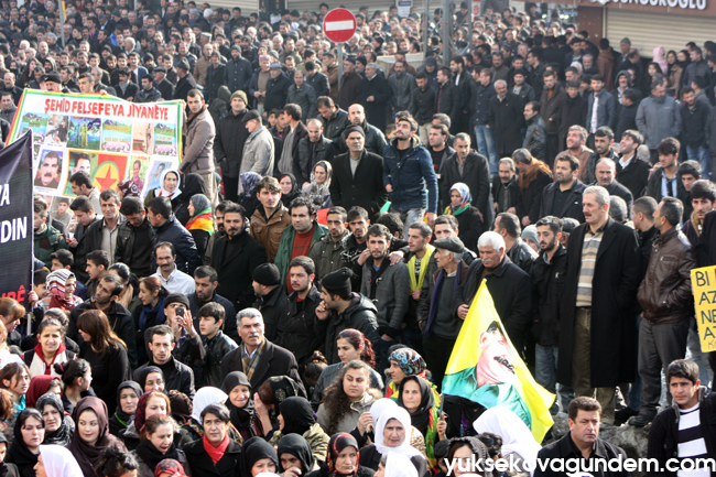 Yüksekova'da 15 Şubat Komplosu Yapılan Yürüyüşle Kınandı 13