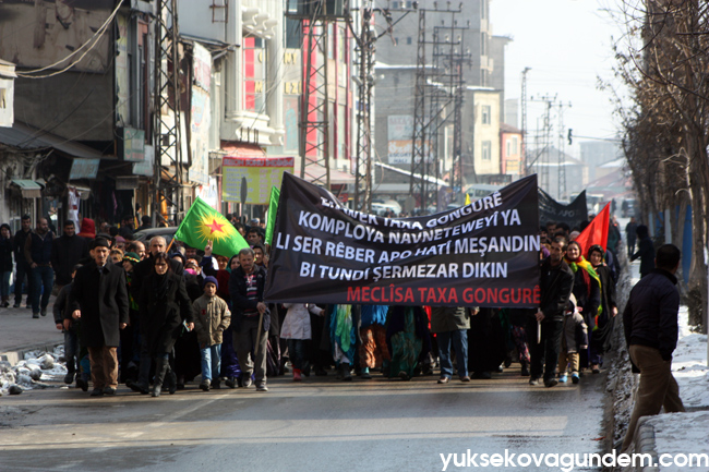 Yüksekova'da 15 Şubat Komplosu Yapılan Yürüyüşle Kınandı 2