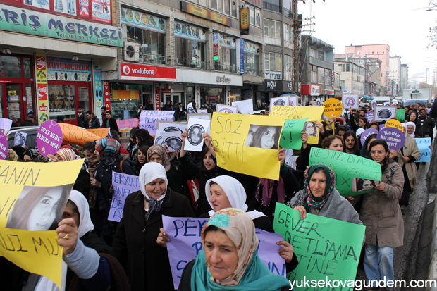 Yüksekova Özgecan İçin Yürüdü 12