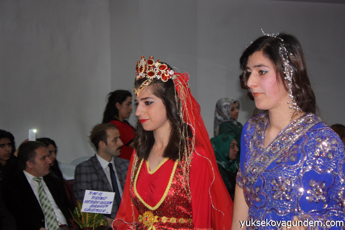 Yüksekova'da Gelinlik Defilesi Yoğun İlgi Gördü 16