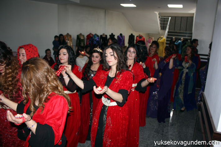 Yüksekova'da Gelinlik Defilesi Yoğun İlgi Gördü 34