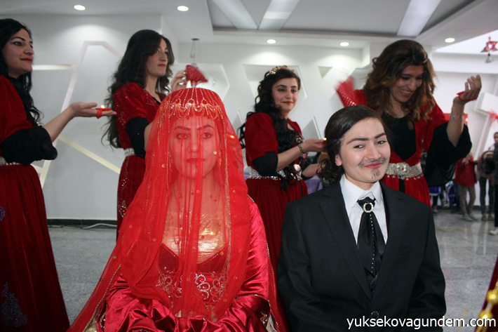 Yüksekova'da Gelinlik Defilesi Yoğun İlgi Gördü 36