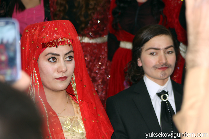 Yüksekova'da Gelinlik Defilesi Yoğun İlgi Gördü 39