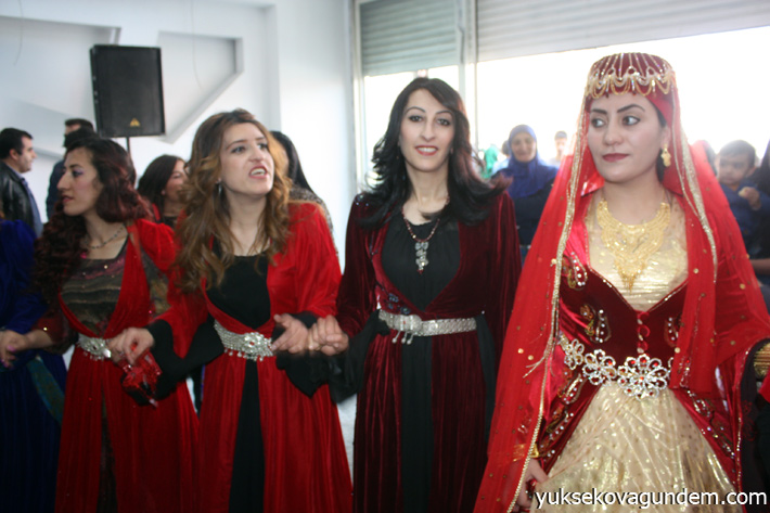 Yüksekova'da Gelinlik Defilesi Yoğun İlgi Gördü 41