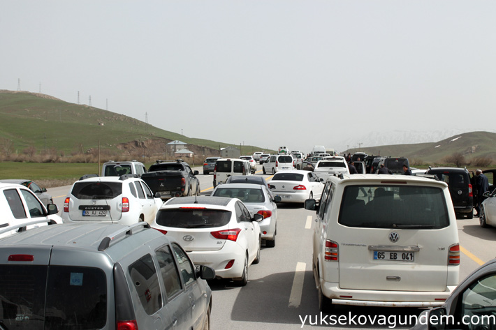 HDP Hakkari Milletvekilleri Yüksekova'da coşku ile karşılandı 10