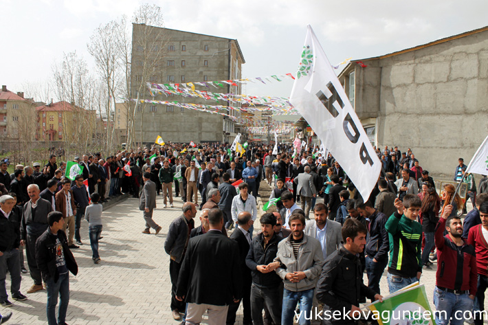 HDP Hakkari Milletvekilleri Yüksekova'da coşku ile karşılandı 13