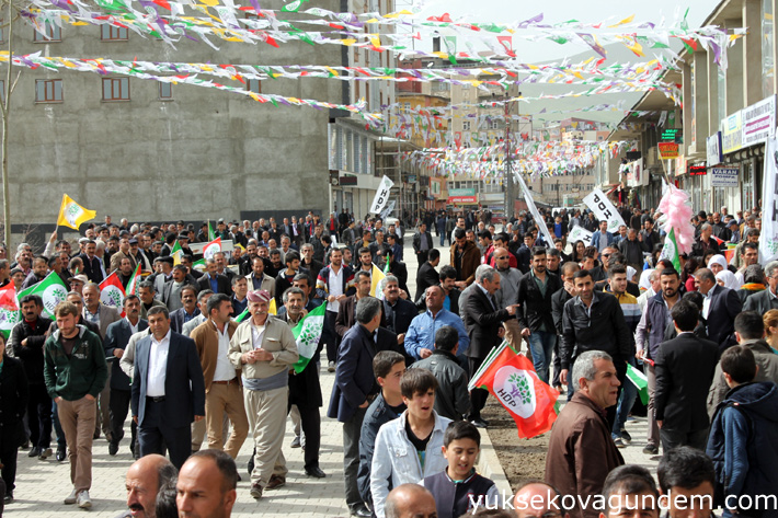 HDP Hakkari Milletvekilleri Yüksekova'da coşku ile karşılandı 14