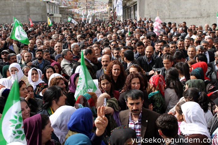 HDP Hakkari Milletvekilleri Yüksekova'da coşku ile karşılandı 15