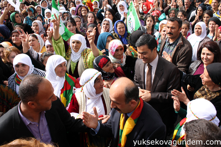HDP Hakkari Milletvekilleri Yüksekova'da coşku ile karşılandı 17