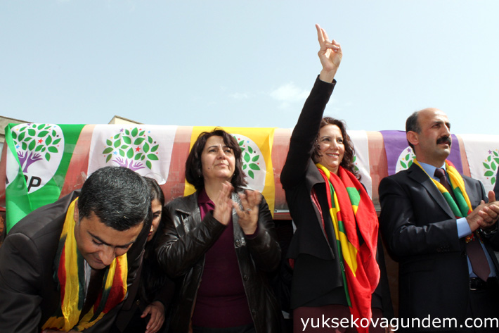 HDP Hakkari Milletvekilleri Yüksekova'da coşku ile karşılandı 18