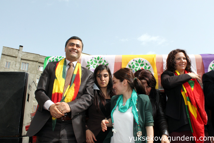 HDP Hakkari Milletvekilleri Yüksekova'da coşku ile karşılandı 19