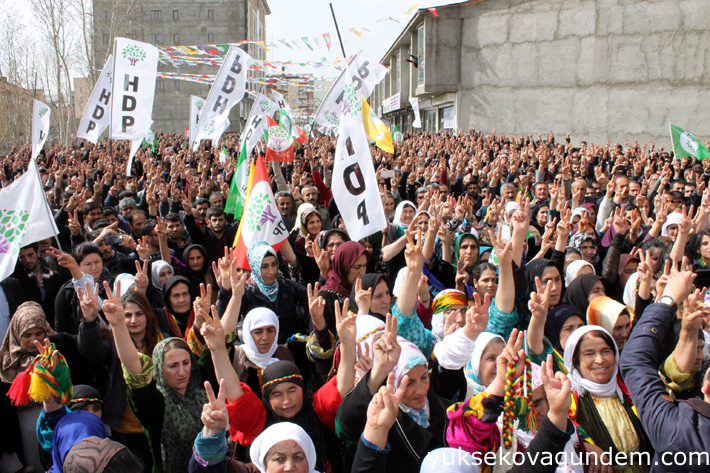 HDP Hakkari Milletvekilleri Yüksekova'da coşku ile karşılandı 20