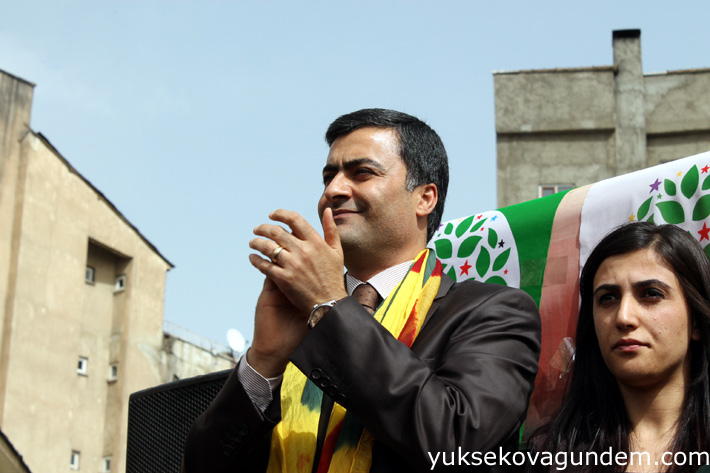 HDP Hakkari Milletvekilleri Yüksekova'da coşku ile karşılandı 23