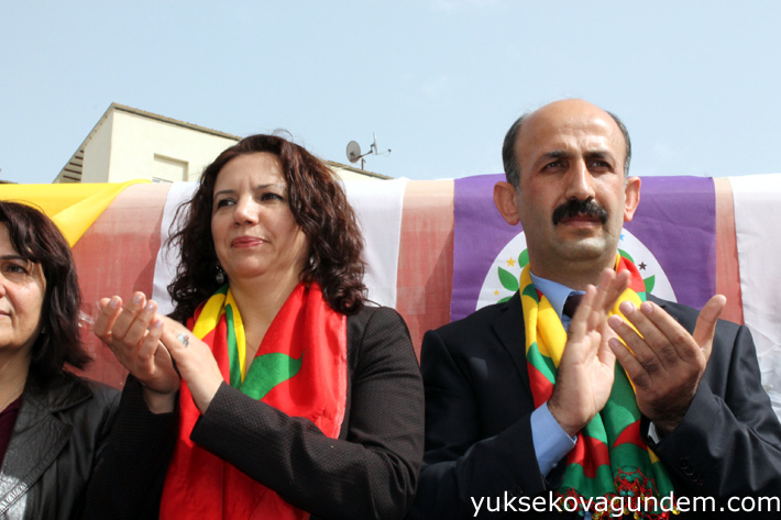 HDP Hakkari Milletvekilleri Yüksekova'da coşku ile karşılandı 24