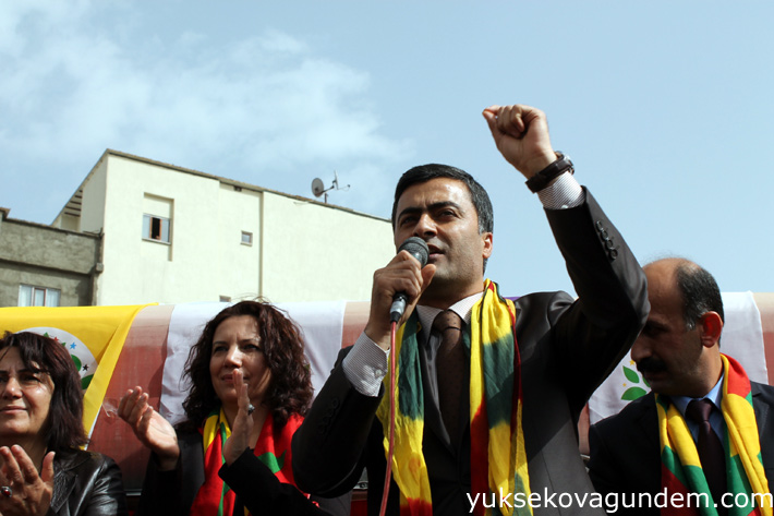 HDP Hakkari Milletvekilleri Yüksekova'da coşku ile karşılandı 26
