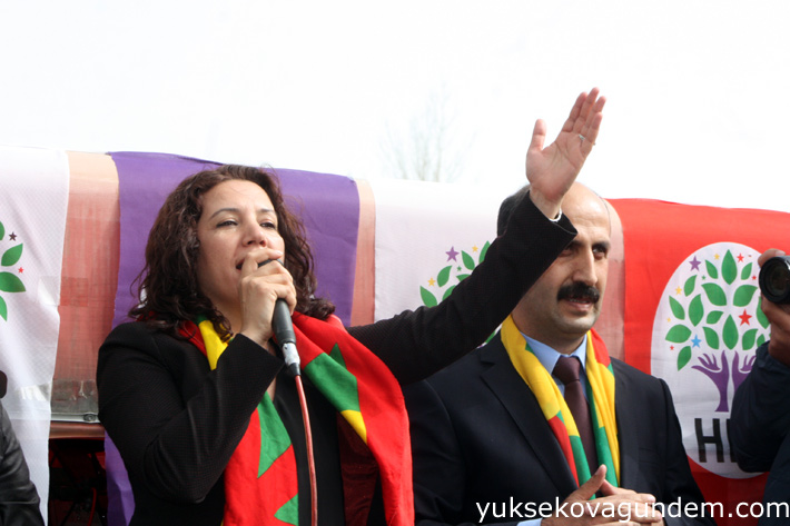 HDP Hakkari Milletvekilleri Yüksekova'da coşku ile karşılandı 28