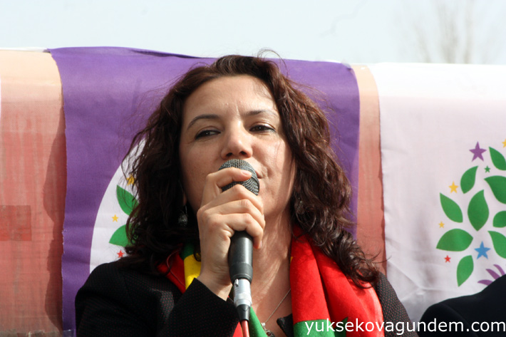 HDP Hakkari Milletvekilleri Yüksekova'da coşku ile karşılandı 29