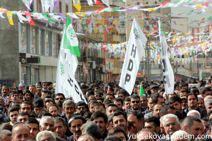 HDP Hakkari Milletvekilleri Yüksekova'da coşku ile karşılandı 30
