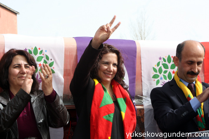 HDP Hakkari Milletvekilleri Yüksekova'da coşku ile karşılandı 33