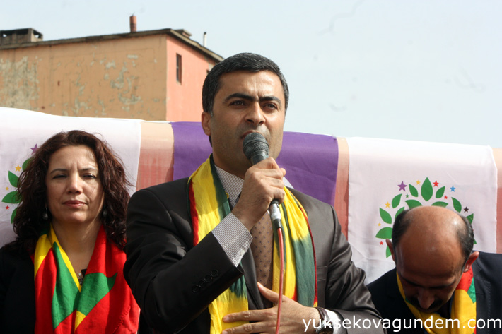 HDP Hakkari Milletvekilleri Yüksekova'da coşku ile karşılandı 34