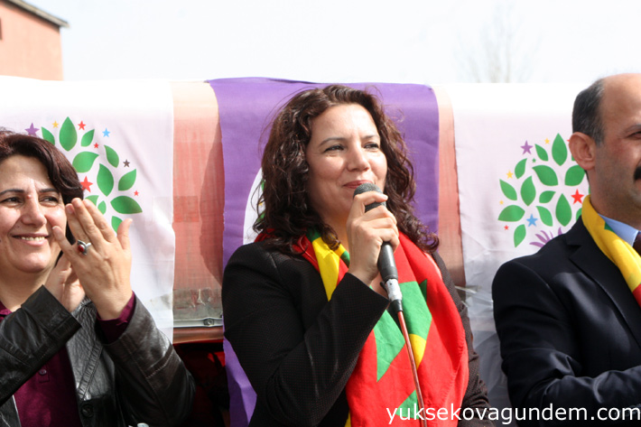 HDP Hakkari Milletvekilleri Yüksekova'da coşku ile karşılandı 36