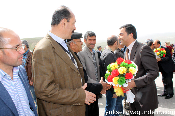 HDP Hakkari Milletvekilleri Yüksekova'da coşku ile karşılandı 8