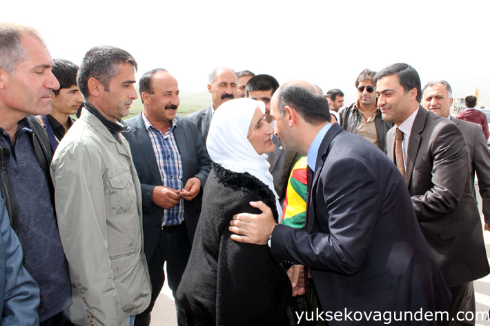 HDP Hakkari Milletvekilleri Yüksekova'da coşku ile karşılandı 9