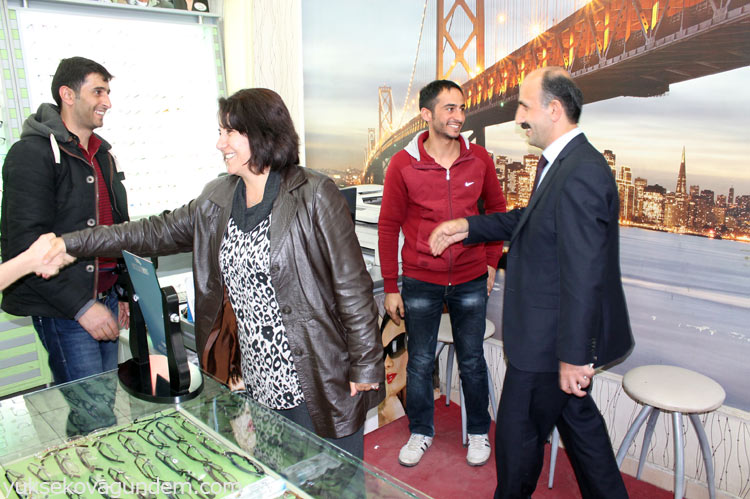 HDP Hakkari Adayları Yüksekova'da Esnafı Ziyaret Etti 24