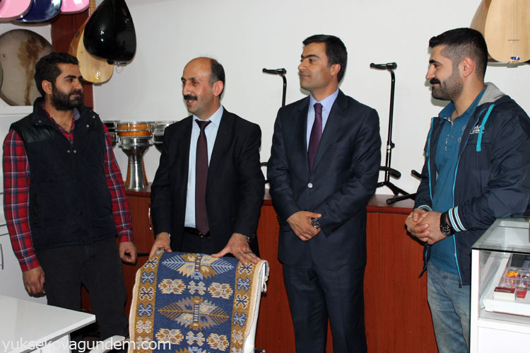 HDP Hakkari Adayları Yüksekova'da Esnafı Ziyaret Etti 5
