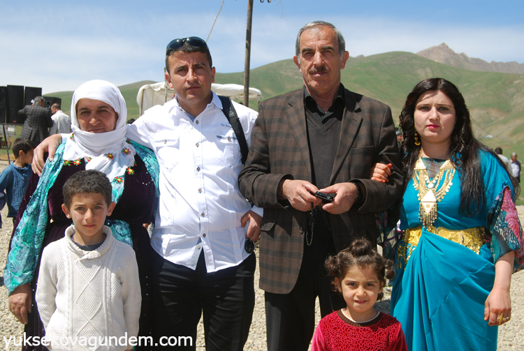 Ateş Ailesinin Mutlu Günü 16