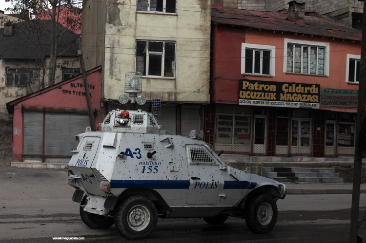 Yüksekova'da Cenaze Sonrası Gerginlik Çıktı 7