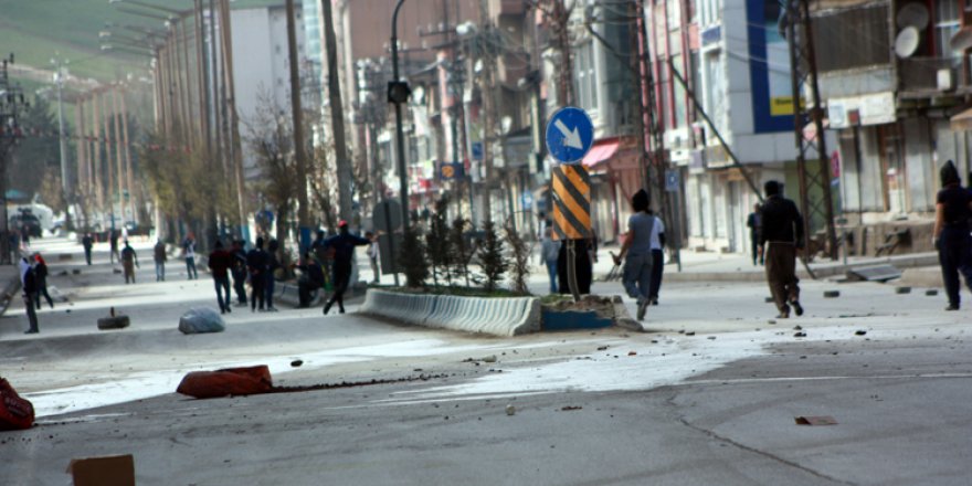Yüksekova'da Cenaze Sonrası Gerginlik Çıktı
