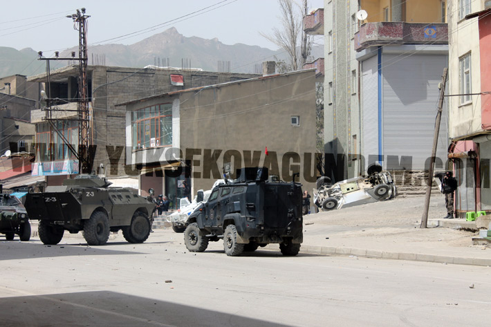 Yüksekova'da akrep devrildi, 3 polis yaralı 2