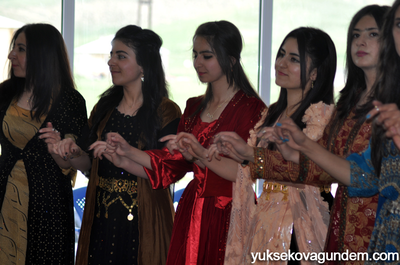 Öner Ailesinin Mutlu Günü 75