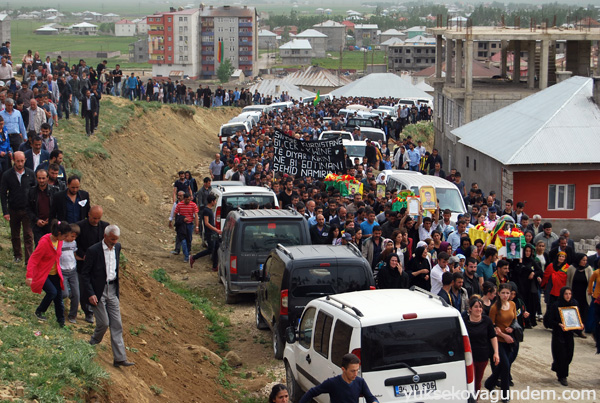 On binler 3 YPG savaşçısını uğurladı 10