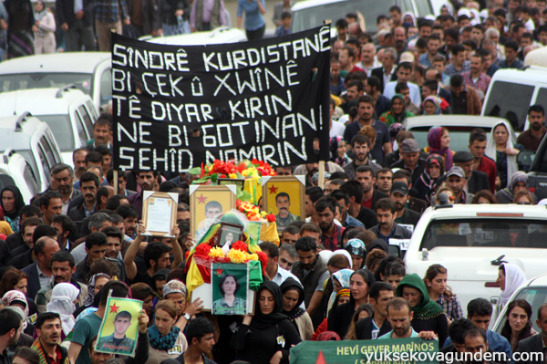 On binler 3 YPG savaşçısını uğurladı 12