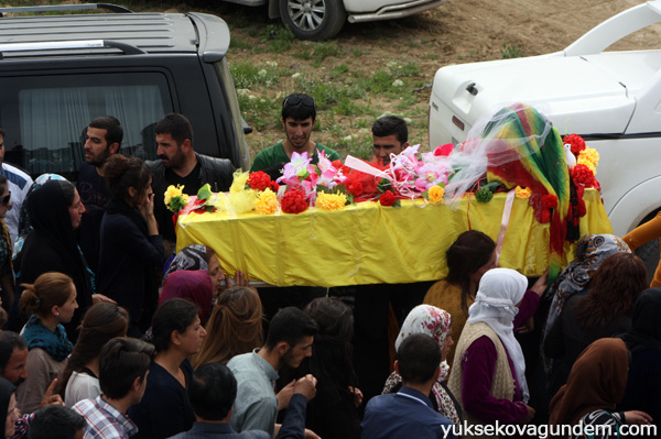 On binler 3 YPG savaşçısını uğurladı 18