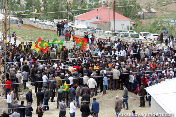 On binler 3 YPG savaşçısını uğurladı 21
