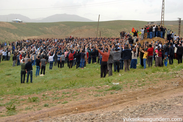 On binler 3 YPG savaşçısını uğurladı 25