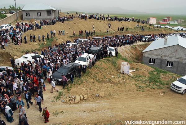 On binler 3 YPG savaşçısını uğurladı 9