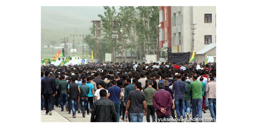 On binler 3 YPG savaşçısını uğurladı