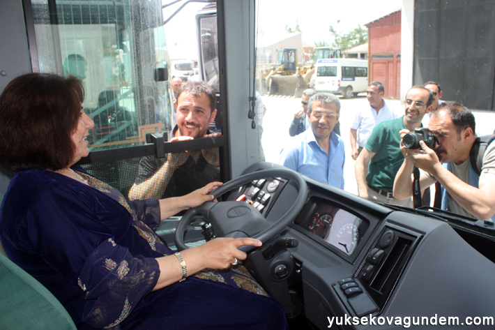 Yüksekova Belediyesi 4 Otobüs Aldı 3