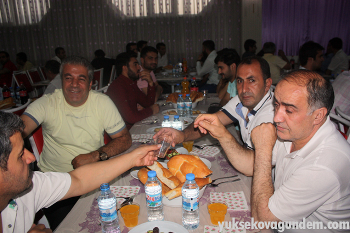 Yüksekova Ticaret Odasından İftar Yemeği 10