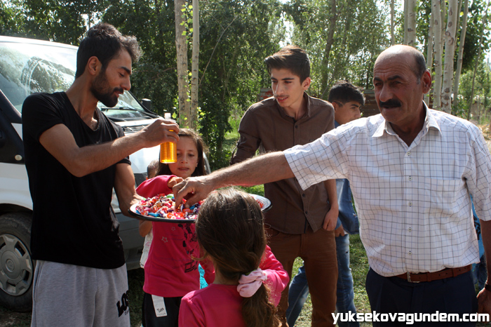 Bu Köy 4 ton şeker ikram etti 19