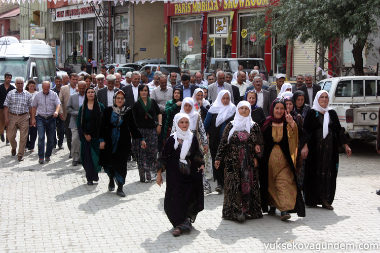 Süleyman öğretmeninin taziyesine kitlesel ziyaret 1
