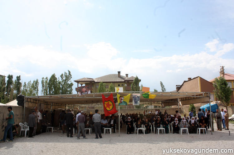 Süleyman öğretmeninin taziyesine kitlesel ziyaret 19