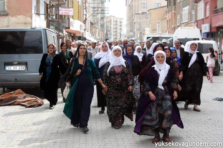 Süleyman öğretmeninin taziyesine kitlesel ziyaret 2