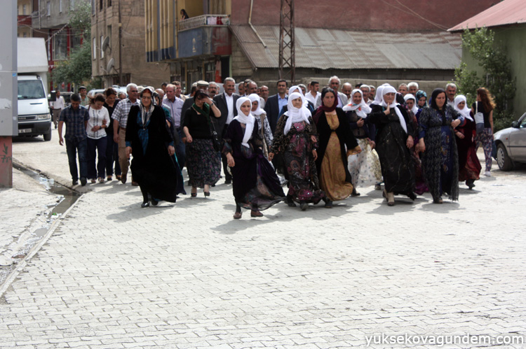 Süleyman öğretmeninin taziyesine kitlesel ziyaret 3